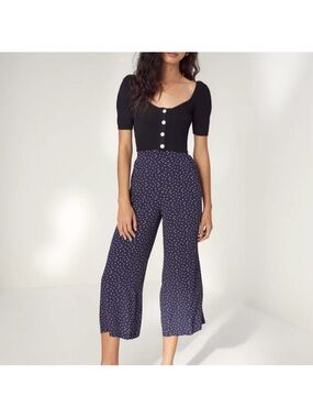 Aritzia | Wilfred | XS | Faun Pant
High-Waisted Wide-Leg Pant